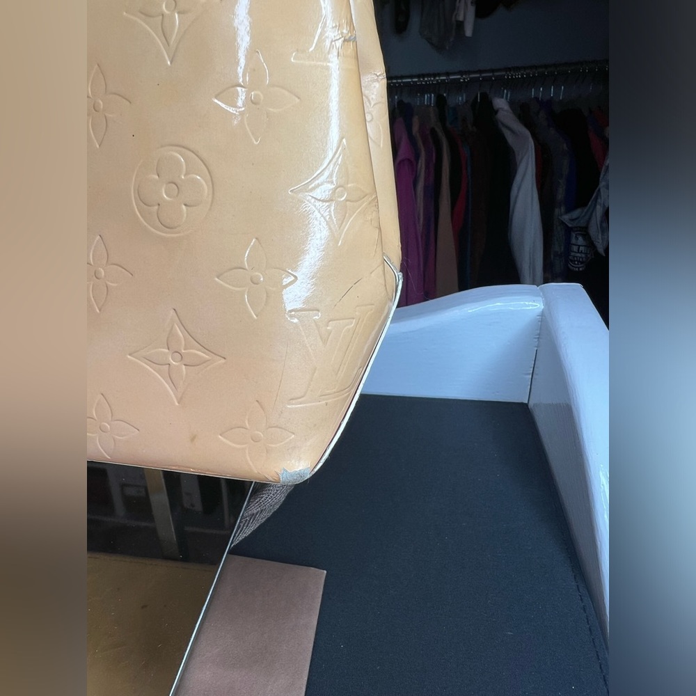 Authentic Louis Vuitton Vernis handbag - Picture 11 of 16